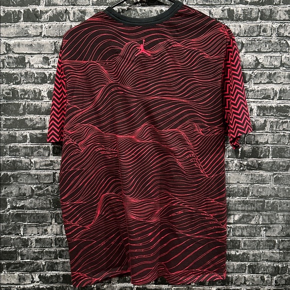 Jordan men's tee in red and black with a unique all-over pattern and a pocket. - Picture 2 of 4